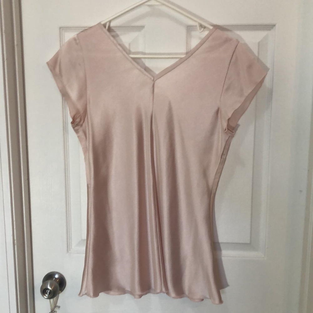 Donated!!!🚨Last chance‼️HP!!!💕Gorgeous silky top - Picture 3 of 10